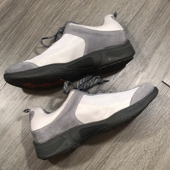 Athletic_Shoes